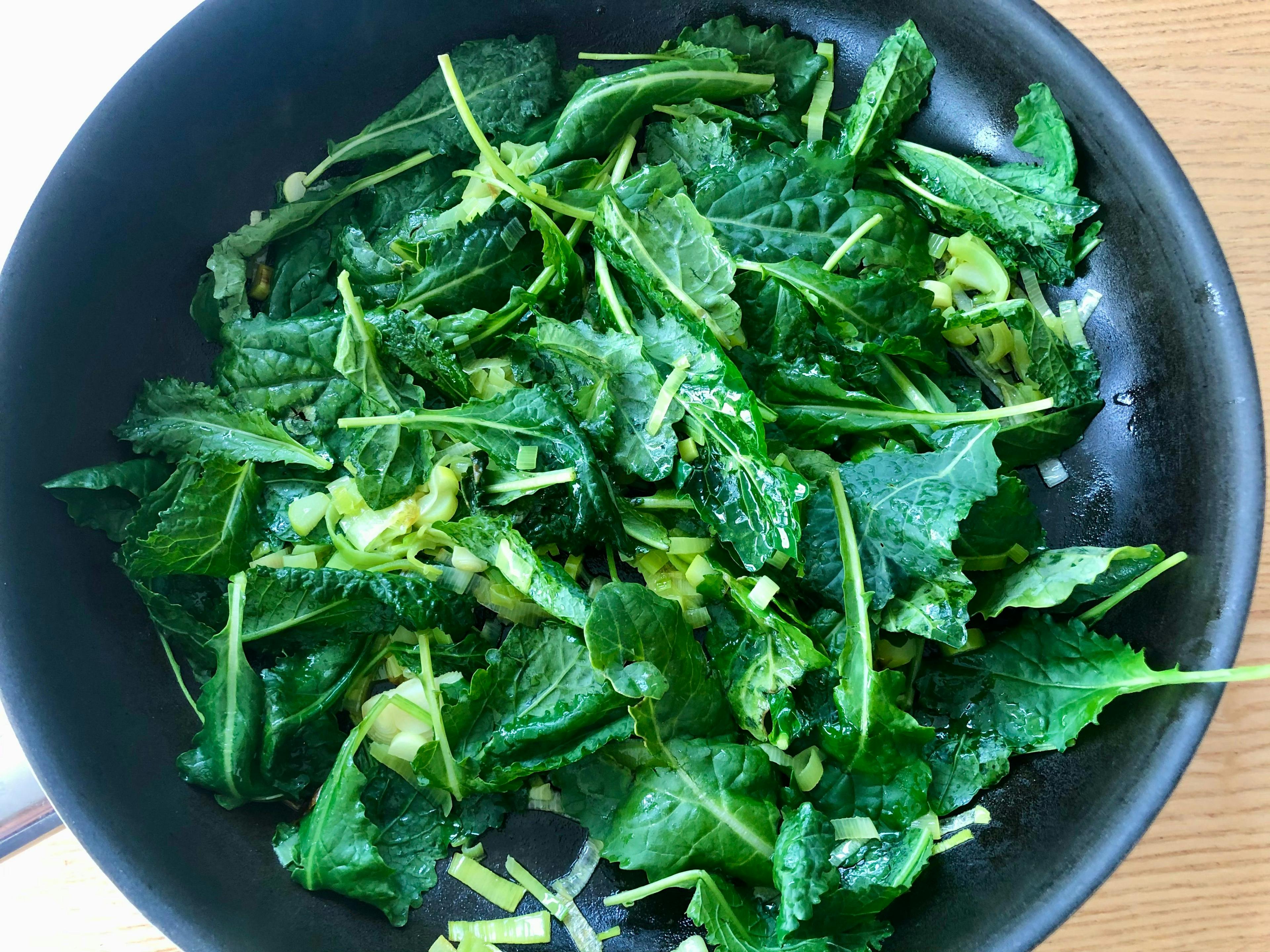 frypan with leeks and chopped cavolo nero